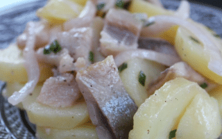 Salade de pomme de terre et harengs fumés