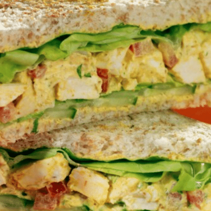 sandwich : légumes sautés, poulet et fêta