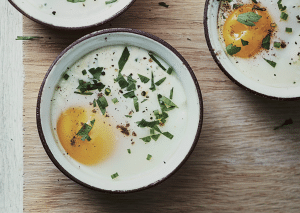 œufs cocotte ail et fines herbes