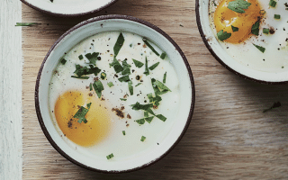 œufs cocotte ail et fines herbes