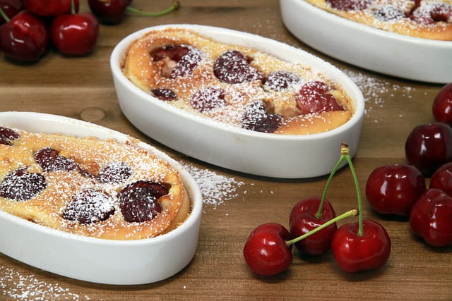 Recette de Clafoutis léger de cerises - Fourchette &amp; Nutrition