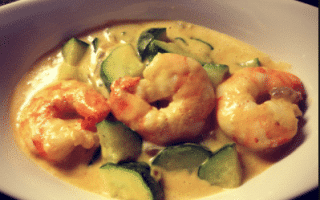 Courgettes aux crevettes, curry et lait de coco