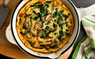 Frittata d’épinards, champignons et fourme d’Ambert