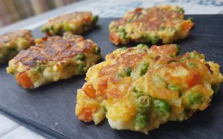 Galettes de carottes et petits pois