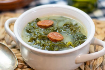 Soupe au chou et au chorizo – Caldo Verde du Portugal