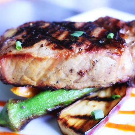 Thon grillé en salade