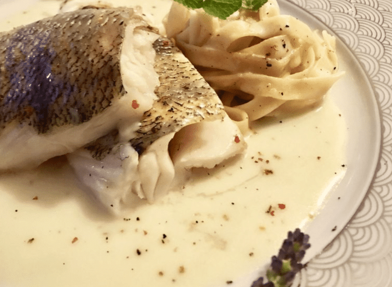 cabillaud au court bouillon et sa sauce blanche