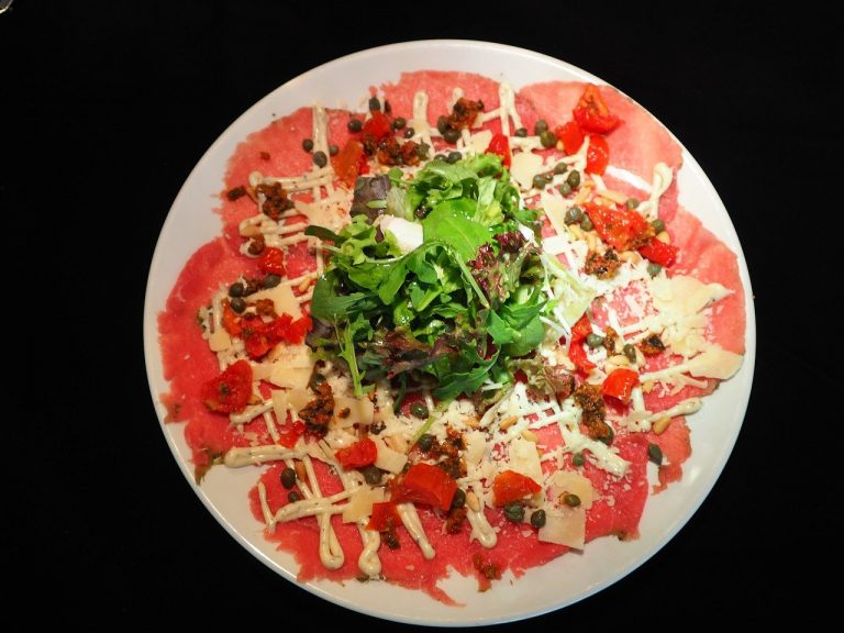 carpaccio de boeuf et roquette