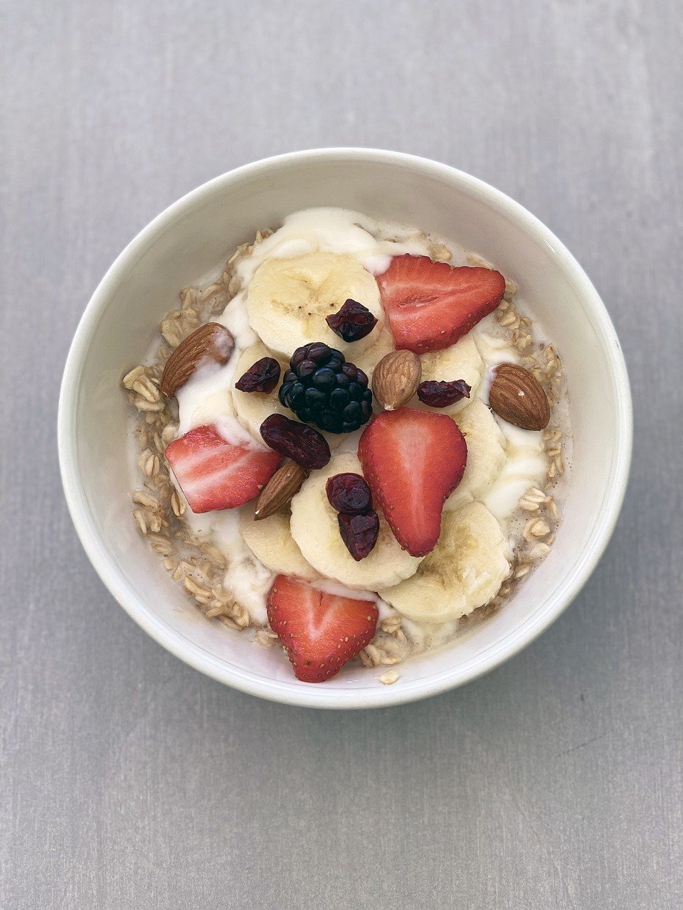 Flocon d'avoine pour le petit déjeuner pour une journée pleine d